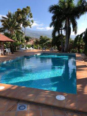 Pool mit großer Terrasse