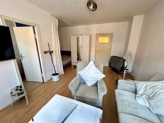 1. OG 1-Zimmer: Wohnzimmer 