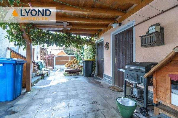 Zugang zur Werkstatt und Garage