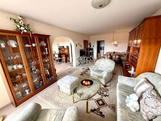 Lichtdurchflutetes Wohnzimmer