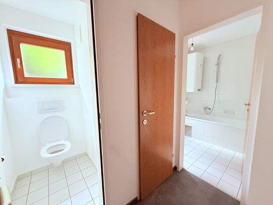 Bad und WC mit Fenster