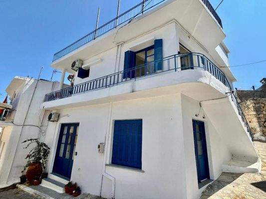 Kreta, Kalo Chorio: 2-Apartment-Anwesen mit geräumiger Dachterrasse zu verkaufen