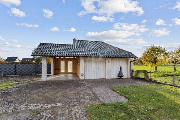 Garagen mit überdachtem Freisitz