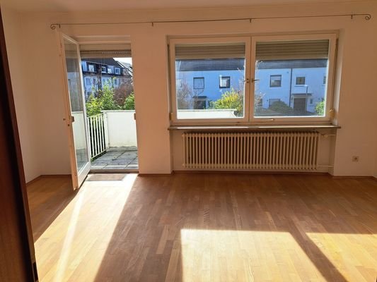 Schlafzimmer mit Balkon.jpg