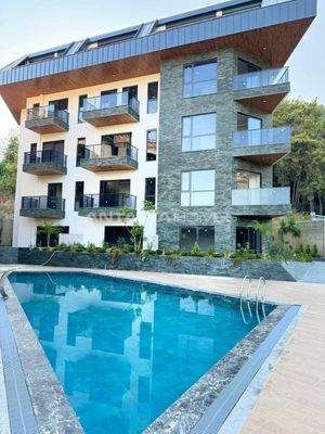 Luxury Real Estate with Swimming Pool in Alanya Center