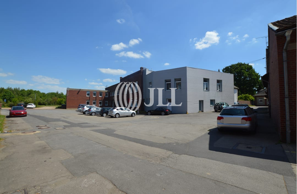 Bürokomplexe von hinten-JLL