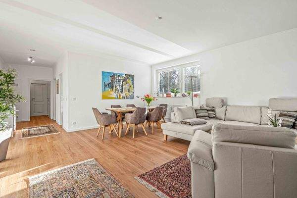 Wohnzimmer mit Essplatz