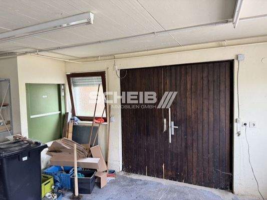 Zugang über Falttür möglich