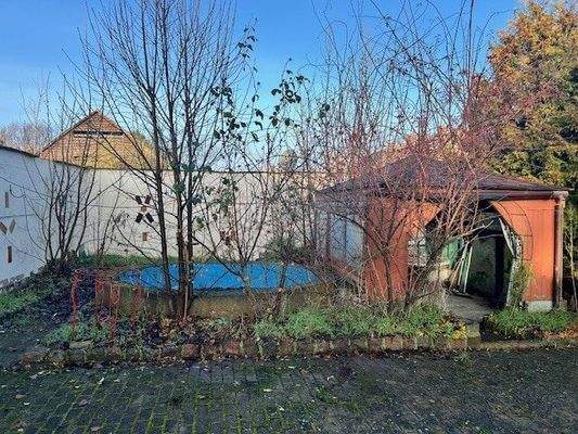 Hof / Pool / Pavillon