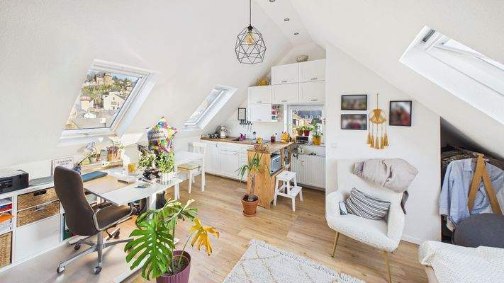 Offener Wohnbereich im Dachgeschoss