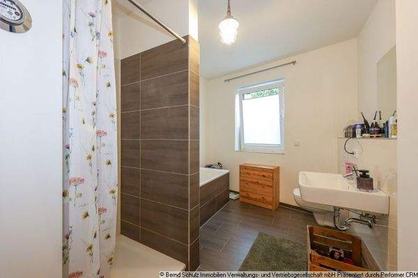 13 Vollbad mit Dusche