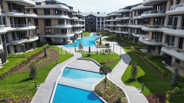 Elegant Apartments in a Richly-Featued Complex in Bakirkoy