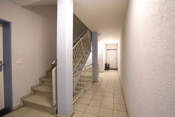 Innenansichten Halle, Paul Singer Str (3)