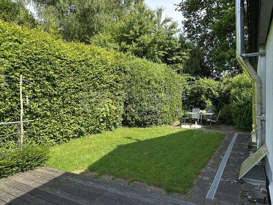 Garten hinter Sonnenterrasse