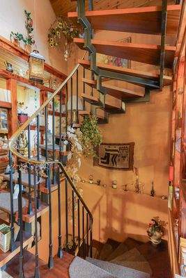 Massive Holztreppe zum DG / UG