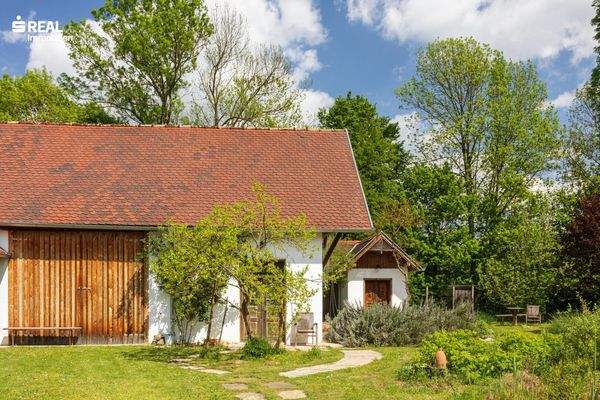 Scheune und kl. Wirtschaftsgebäude