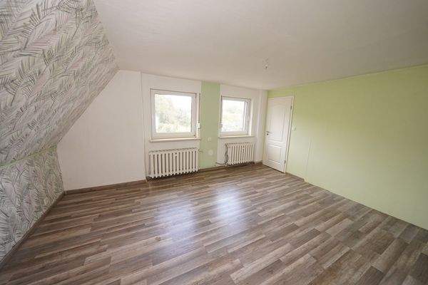 8 - Schlafzimmer DG.JPG