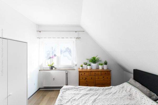 Vorderhaus - Wohnung DG Schlafzimmer