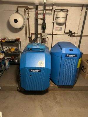 Ölheizung aus 2000 mit Warmwasserspeicher 