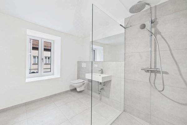 Badezimmer mit Fenster