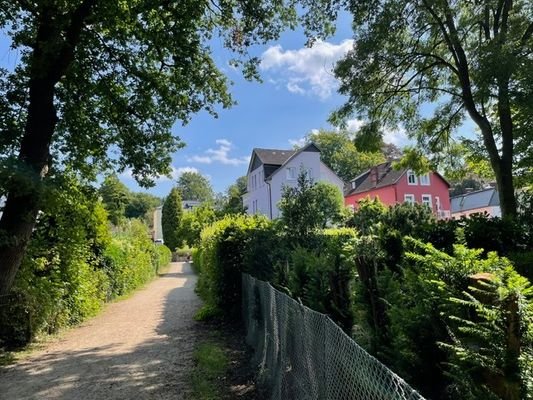 Fußweg zum Schillergarten u. Ufer 