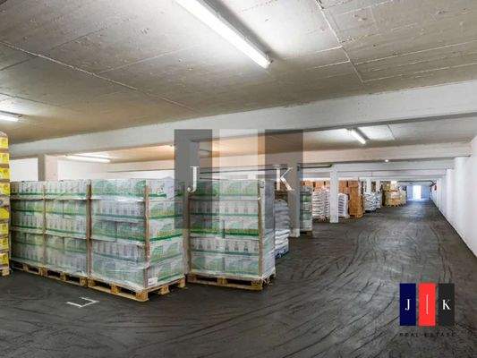 Halle Innenansicht (UG)