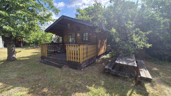 Gartenhaus mit Terrasse