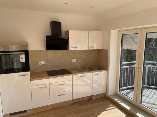 Küche mit Balkonausgang linke Oberwohnung