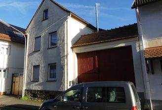 Straßenansicht Seite/Front