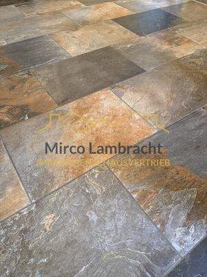 Hochwertige Fliesen in Natursteinoptik