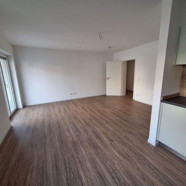 Helle 2-Raum-Wohnung mit Balkon und moderner Einbauküche - Photo 1
