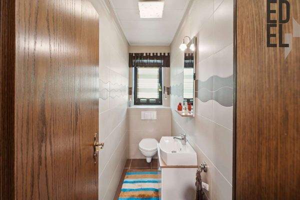 Gäste-WC EG Zweifamilienhaus