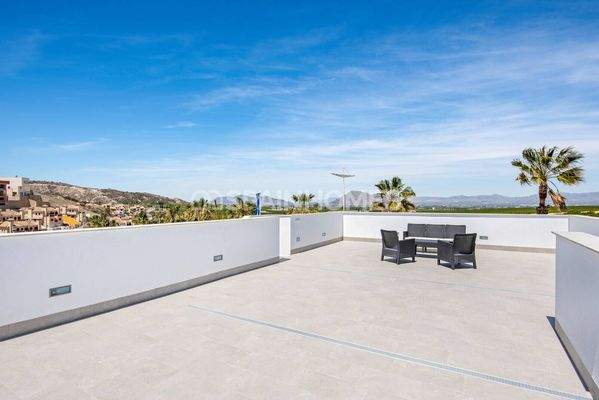 Detached Villas Near the Amenities in Algorfa Alicante