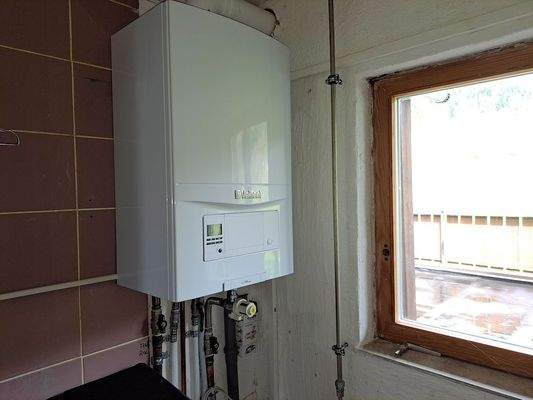 Flüssiggas-Heizkessel für die Zentralheizung..jpg