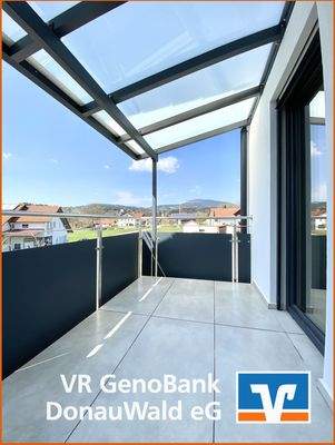 Großer, überdachter Balkon