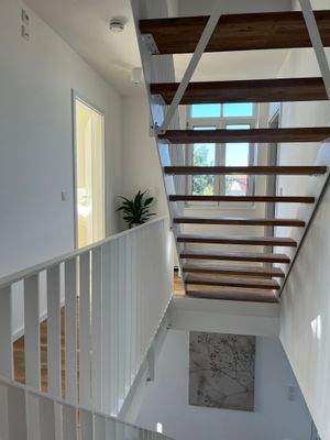 Offener und heller Flur im Innenbereich