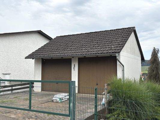 Doppelgarage halb unterkellert