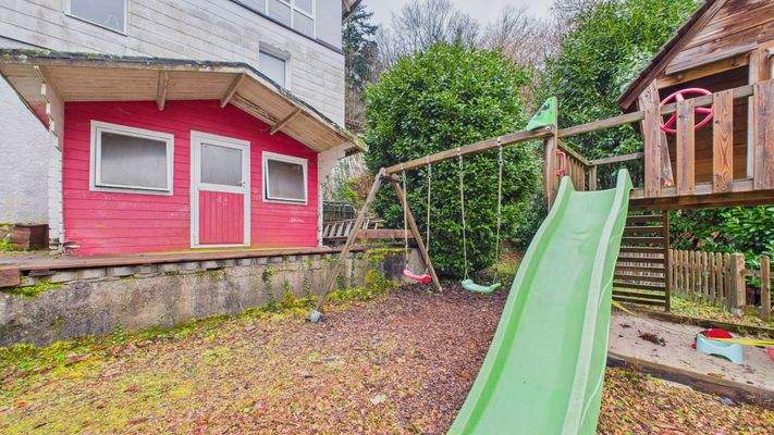 Privater Spielplatz im Garten