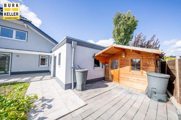 Blick auf die Garage und Schuppen