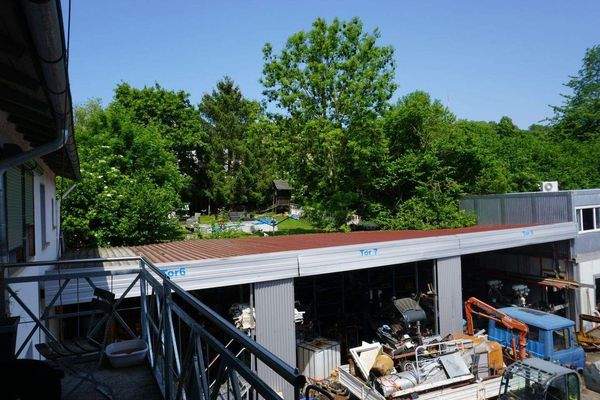 Blick vom Haus in den rückwärtigen Hof