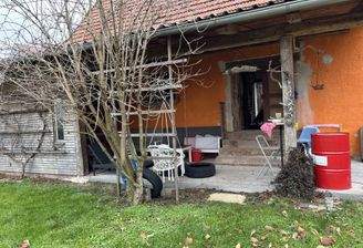 Überdachter Grillplatz im Garten