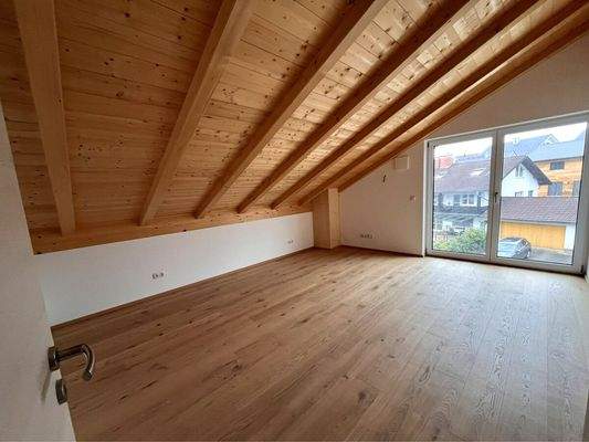 Schlaf- bzw. Arbeitszimmer DG