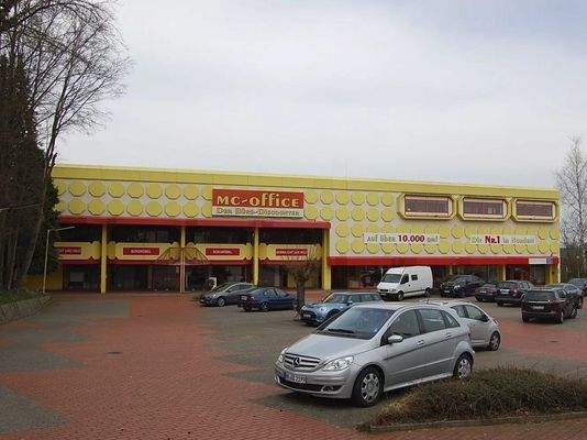 Außenansicht + Parkplätze