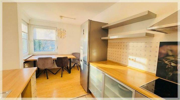 Blick aus Küche zum Essbereich