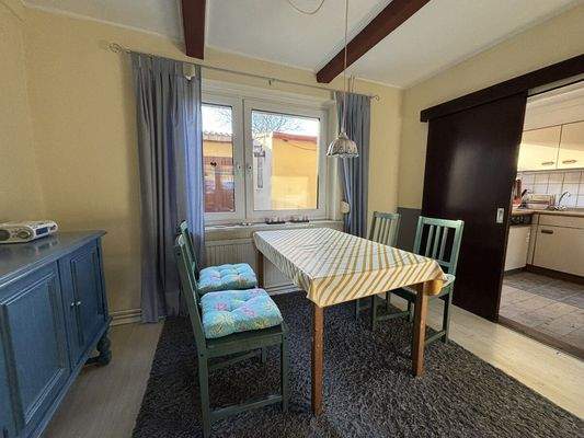 Freundlicher Essbereich mit Platz für die Familie