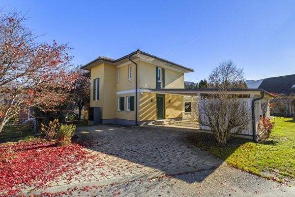 großzügige Zufahrt