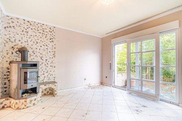 Wohnzimmer mit Kamin