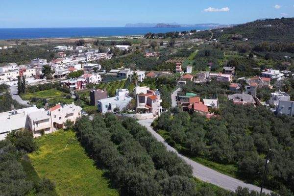 Kreta, Tavronitis: Erstklassiges Grundstück in der Nähe des Strandes zu verkaufen