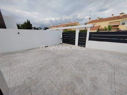 Detached House Close to San Juan Beach in Costa Blanca