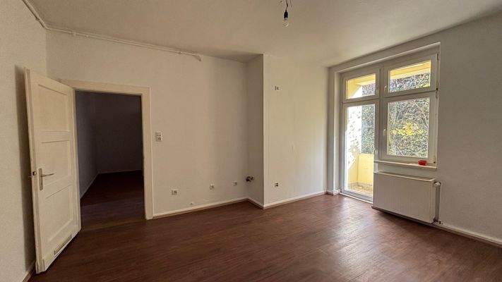 Küchenbereich mit Balkonzugang